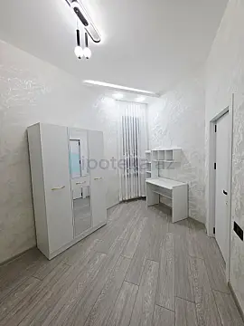 Satılır 4 otaqlı mənzil 145 m²