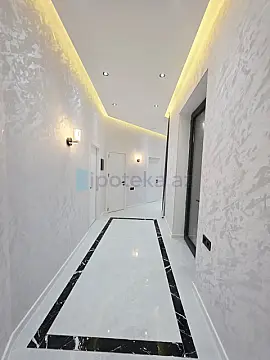 Satılır 4 otaqlı mənzil 145 m²