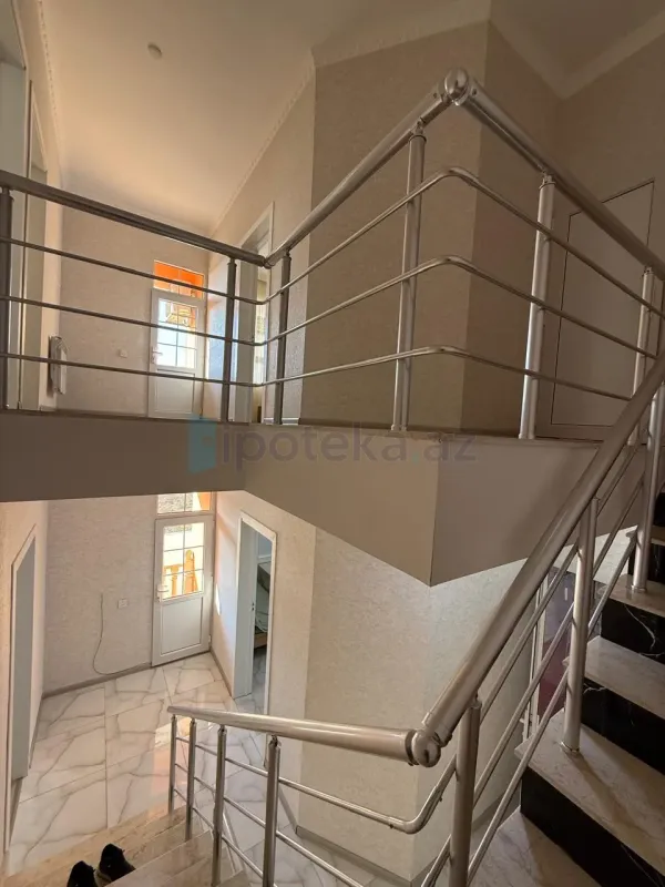 Satılır 4 otaqlı həyət evi 200 m²