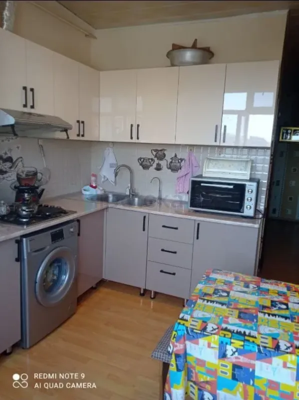 Satılır 3 otaqlı köhnə tikili 80 m²