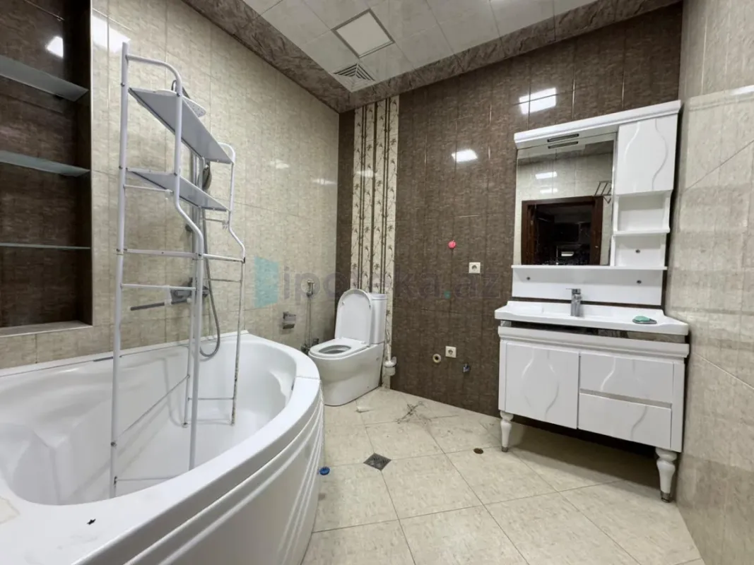 Satılır 3 otaqlı yeni tikili 125 m²