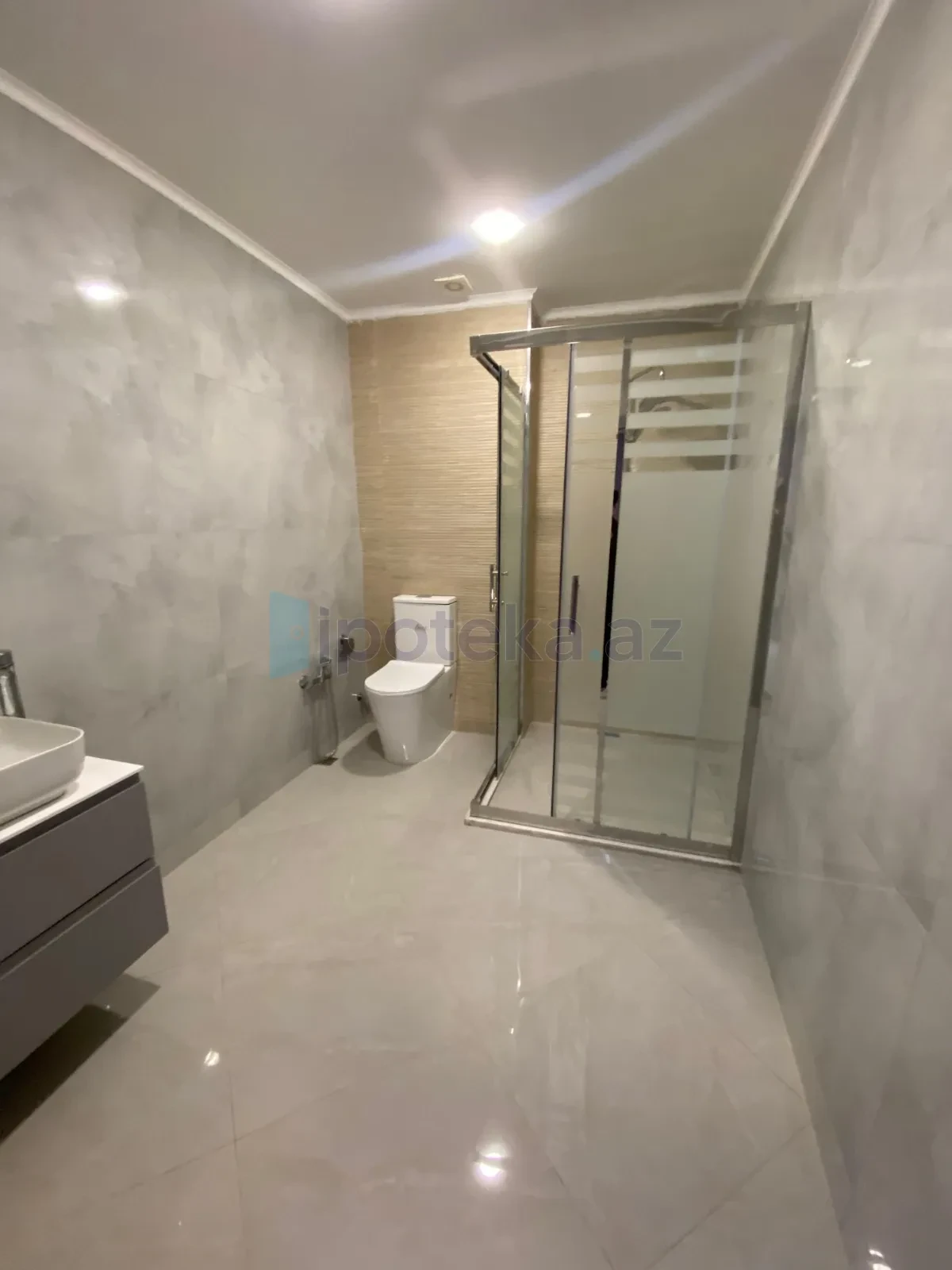 Satılır 2 otaqlı yeni tikili 61 m²