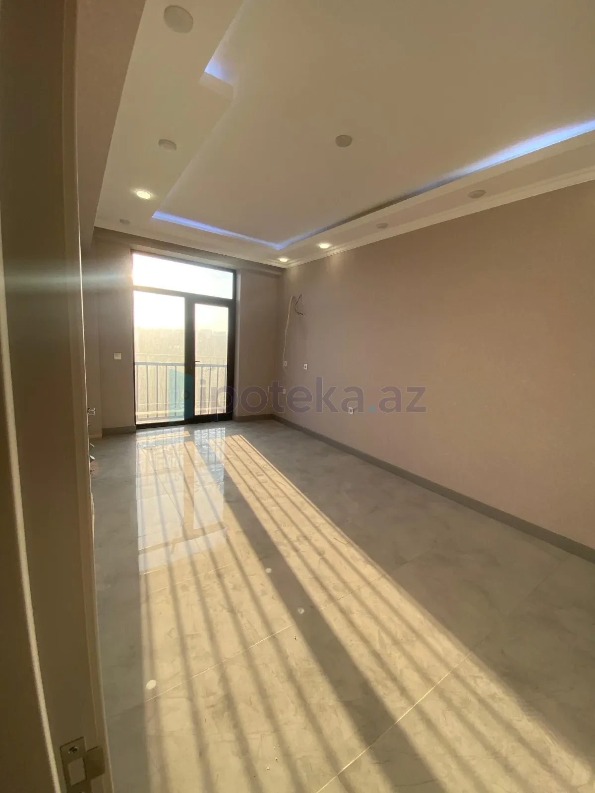 Satılır 2 otaqlı yeni tikili 61 m²