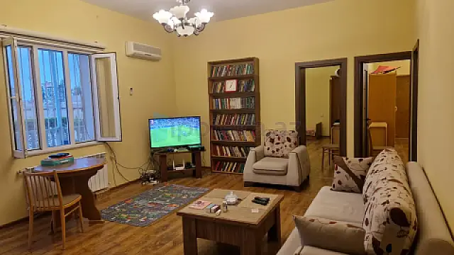 Satılır 4 otaqlı mənzil 150 m²