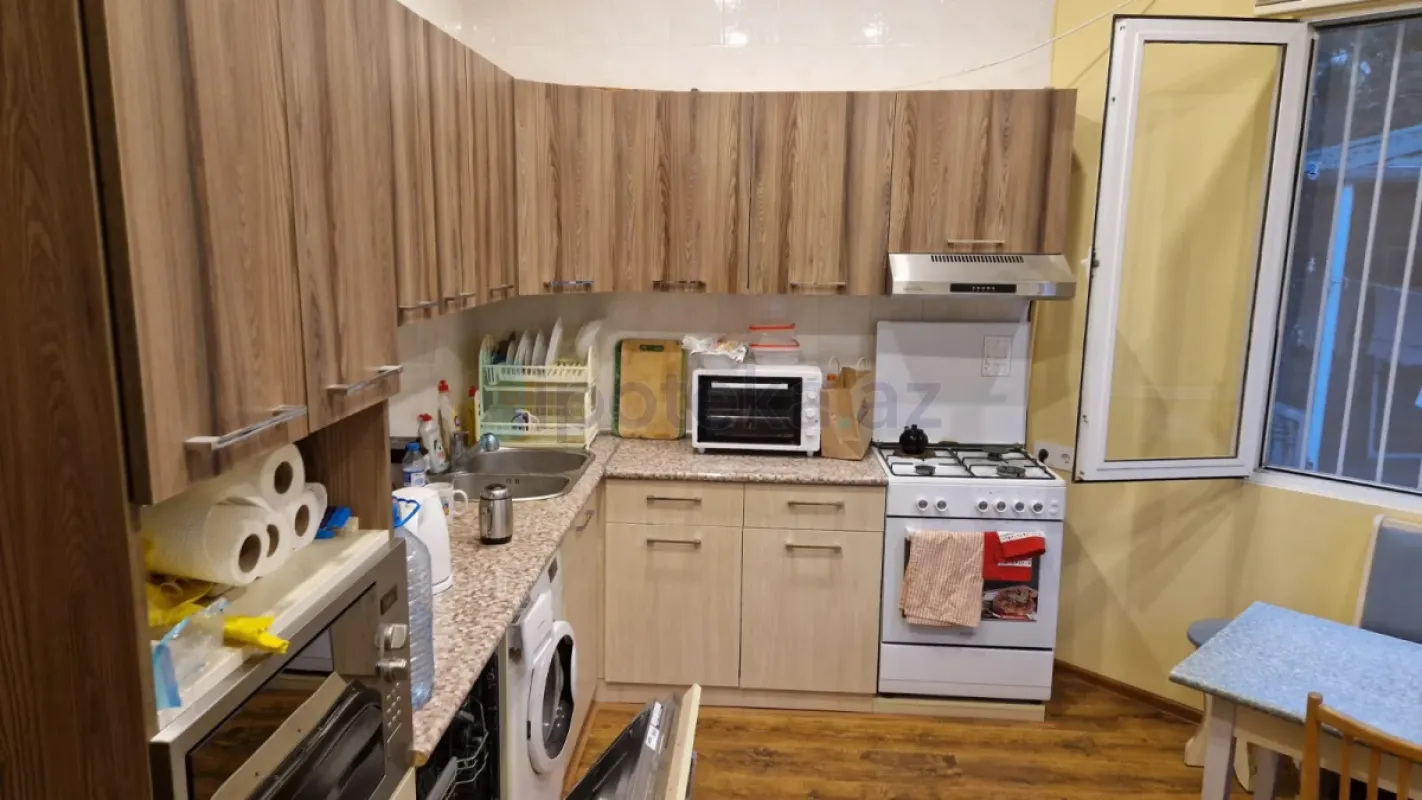 Satılır 4 otaqlı mənzil 150 m²