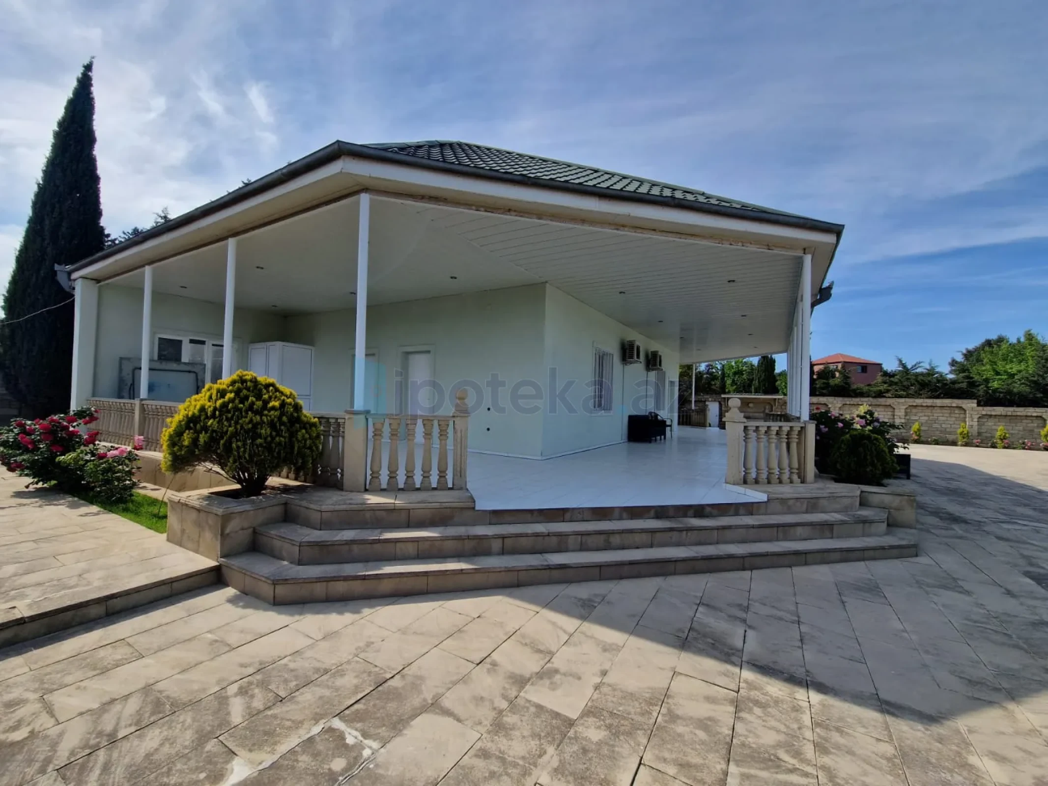 Satılır 4 otaqlı mənzil 150 m²