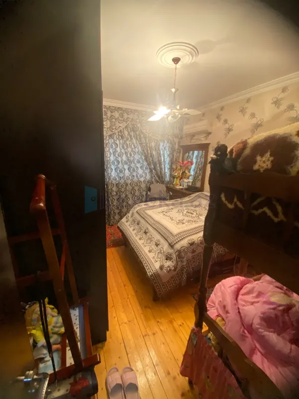 Satılır 2 otaqlı köhnə tikili 110 m²