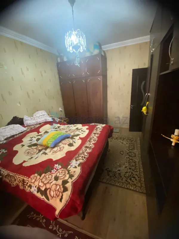 Satılır 2 otaqlı köhnə tikili 110 m²