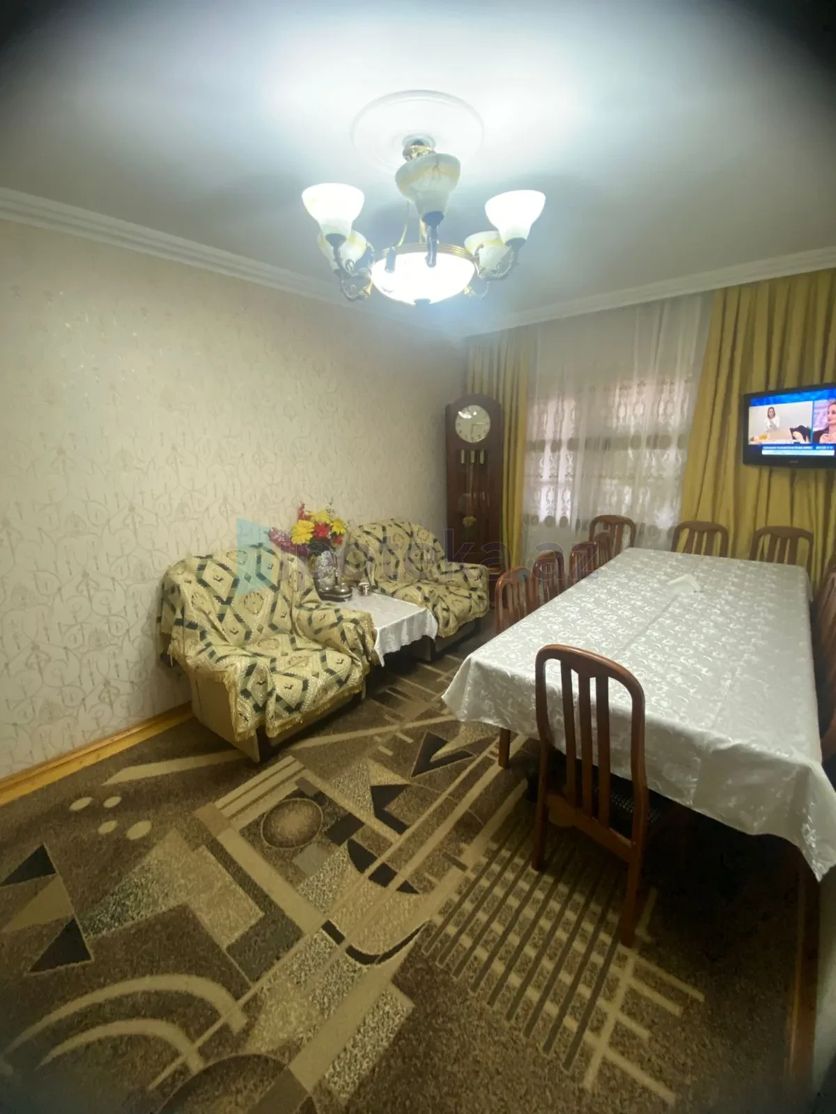 Satılır 2 otaqlı köhnə tikili 110 m²