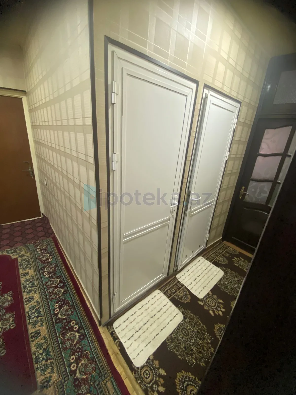 Satılır 2 otaqlı köhnə tikili 110 m²