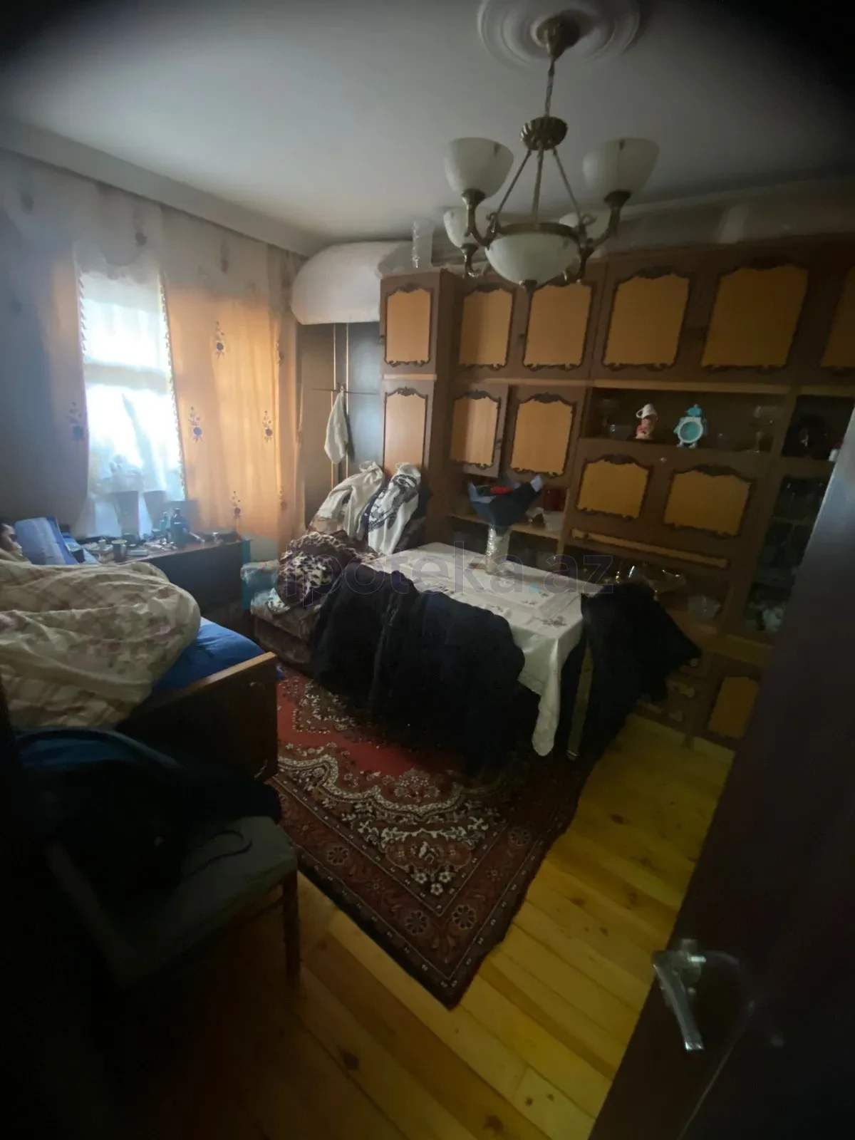 Satılır 2 otaqlı köhnə tikili 110 m²