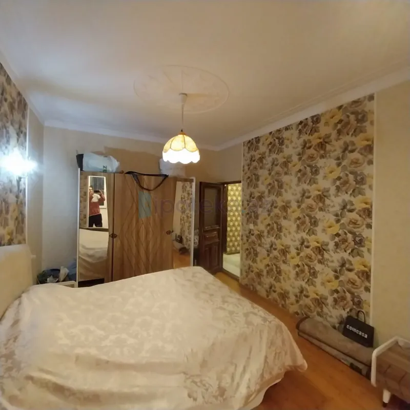 Satılır 3 otaqlı köhnə tikili 80 m²