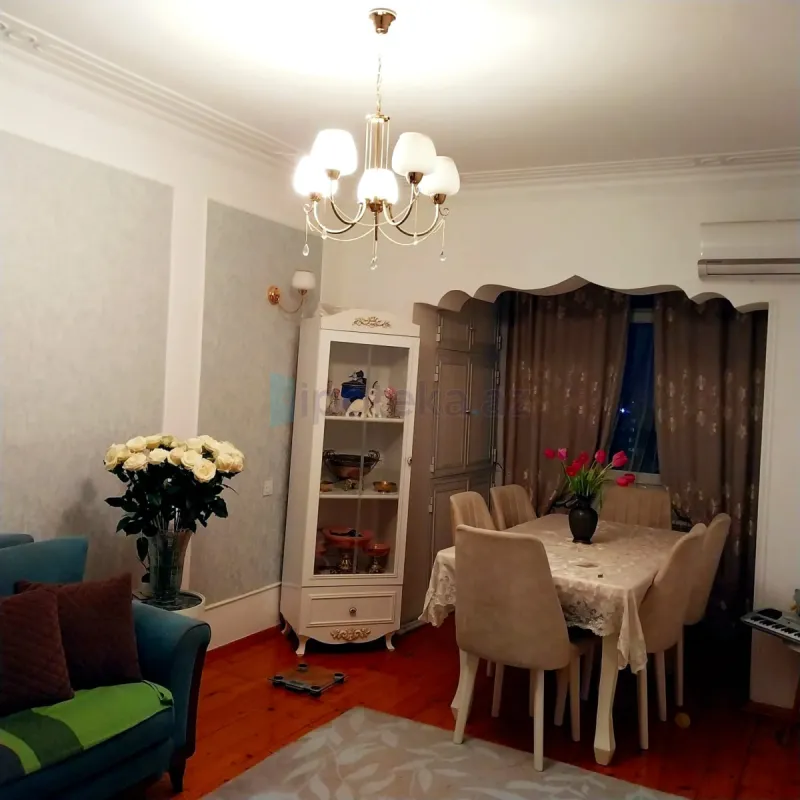 Satılır 3 otaqlı köhnə tikili 80 m²