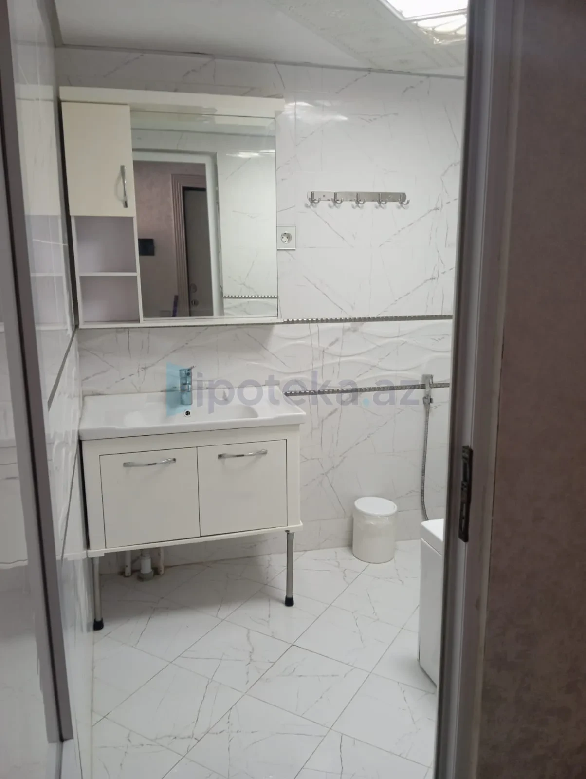 Satılır 4 otaqlı köhnə tikili 100 m²