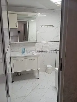 Satılır 4 otaqlı köhnə tikili 100 m²