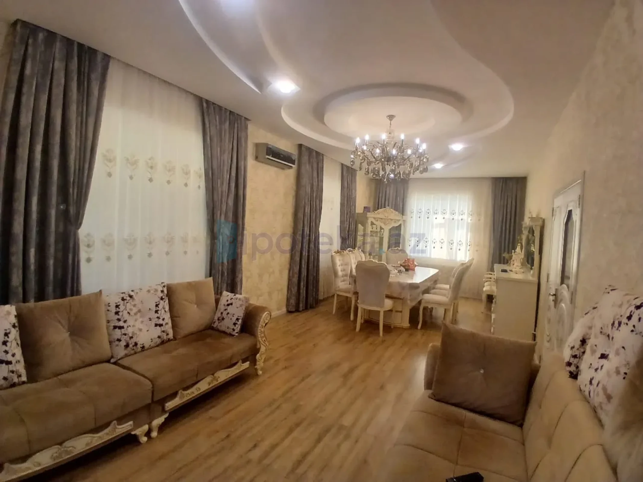 Satılır 5 otaqlı həyət evi 180 m²