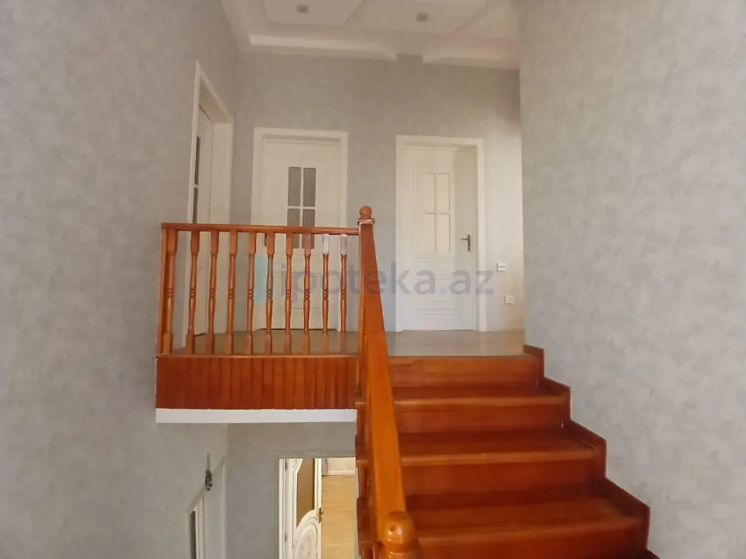 Satılır 5 otaqlı həyət evi 180 m²