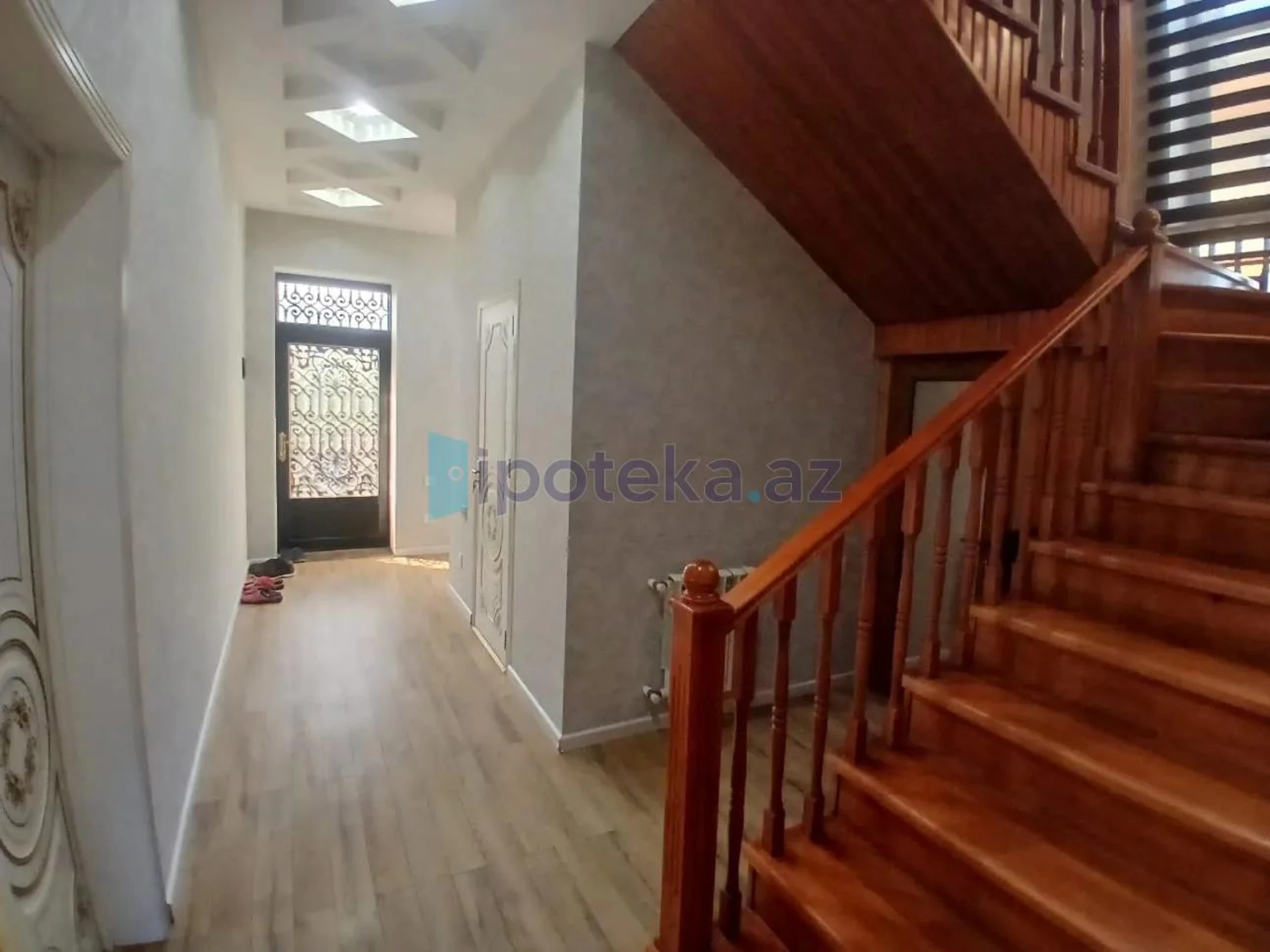 Satılır 5 otaqlı həyət evi 180 m²
