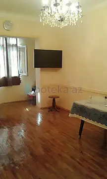 Satılır 2 otaqlı köhnə tikili 56 m²
