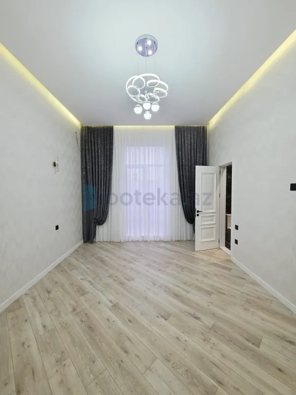 Satılır 4 otaqlı mənzil 192 m²