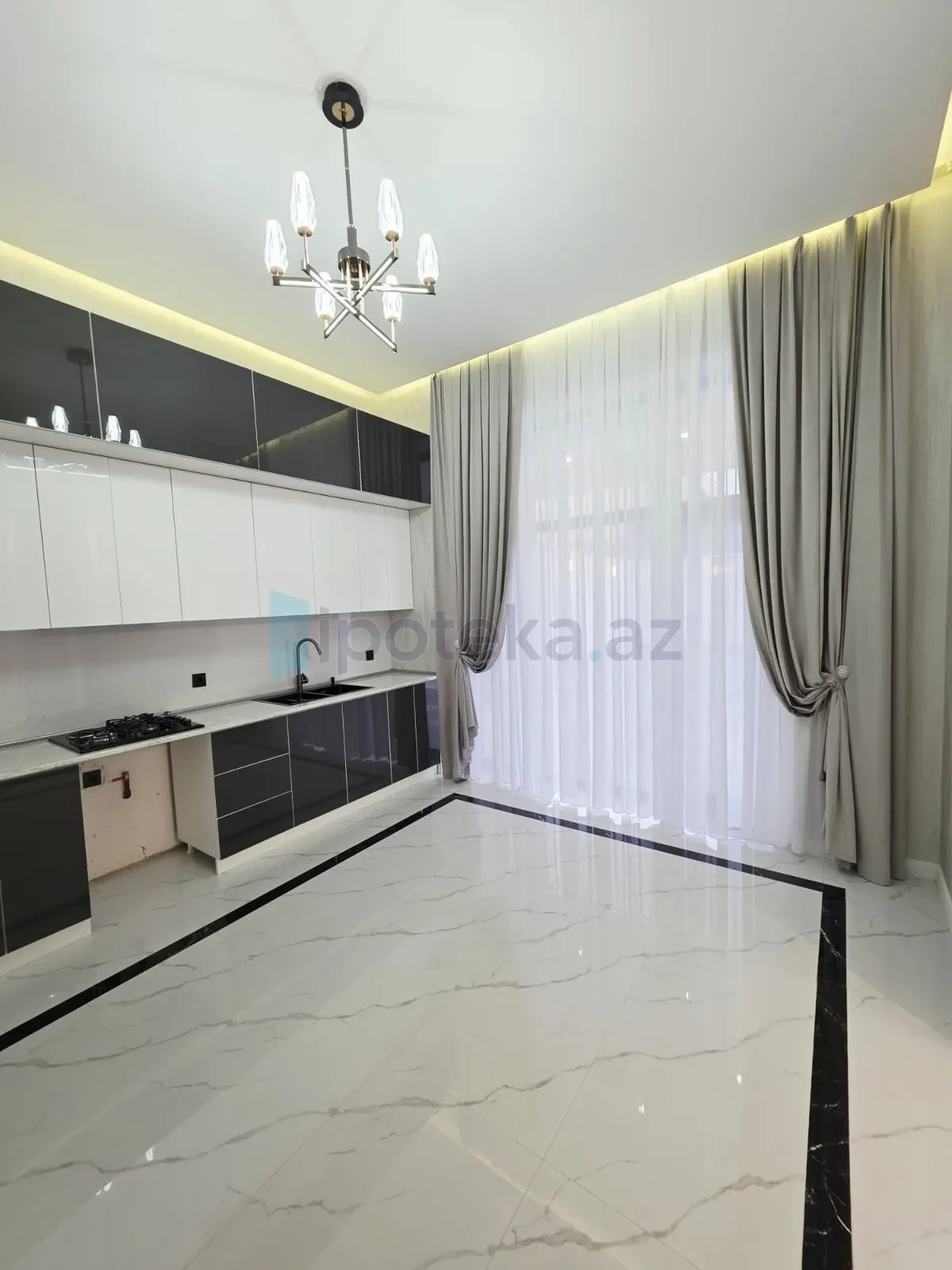 Satılır 4 otaqlı mənzil 192 m²