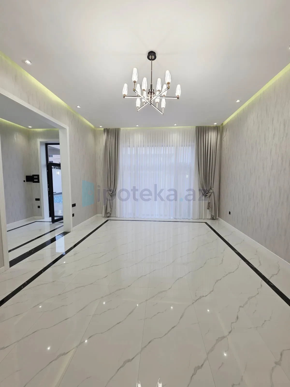 Satılır 4 otaqlı mənzil 192 m²
