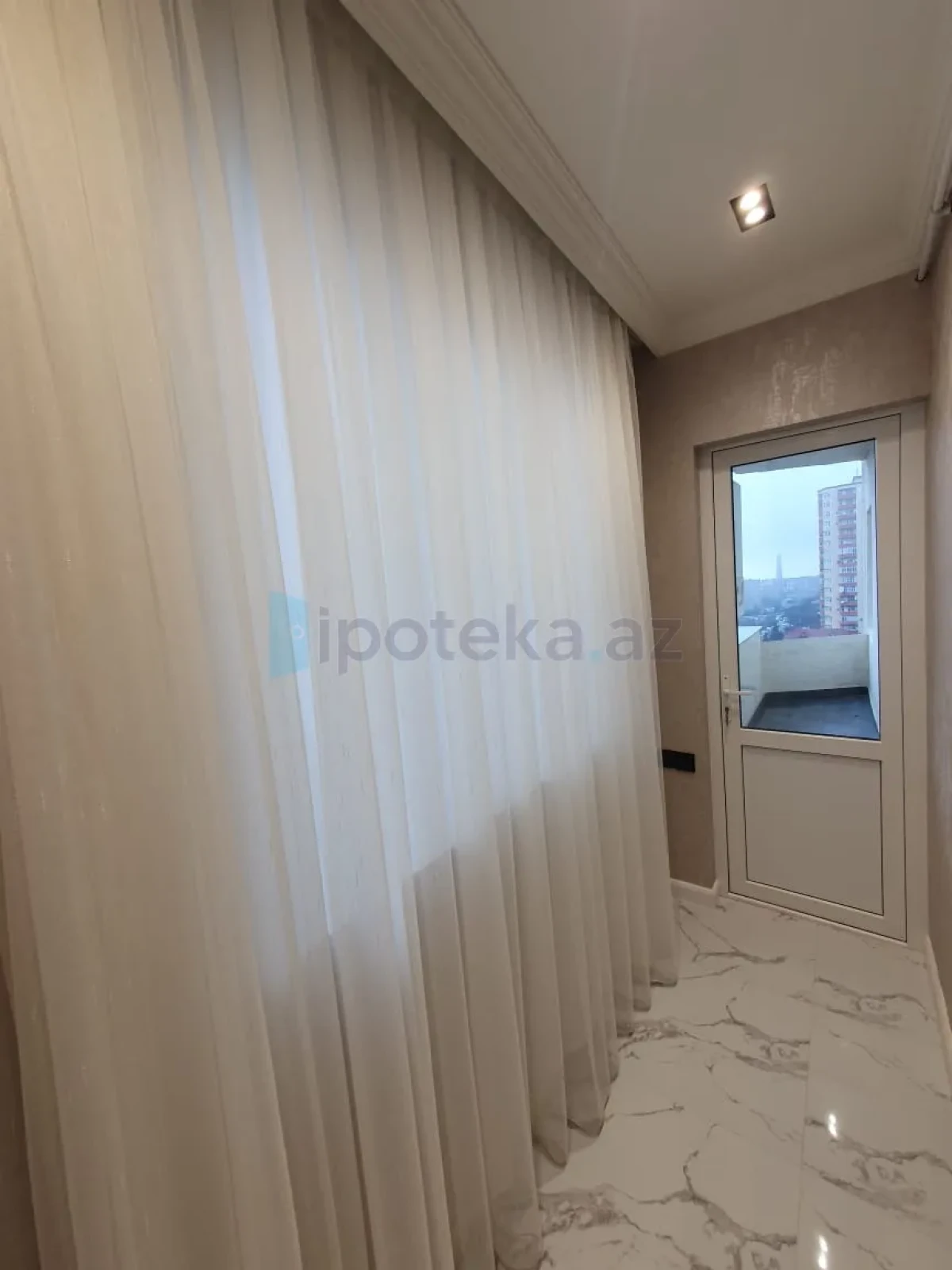 Satılır 2 otaqlı köhnə tikili 60 m²