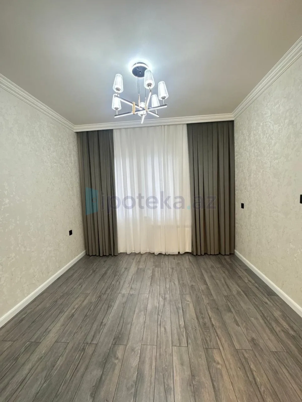 Satılır 2 otaqlı köhnə tikili 60 m²