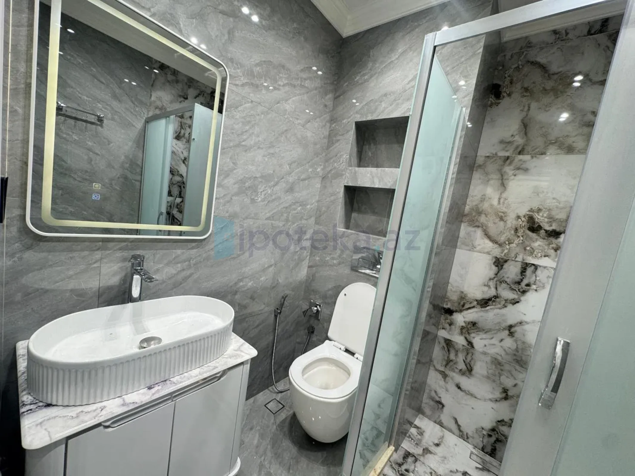 Satılır 2 otaqlı köhnə tikili 60 m²