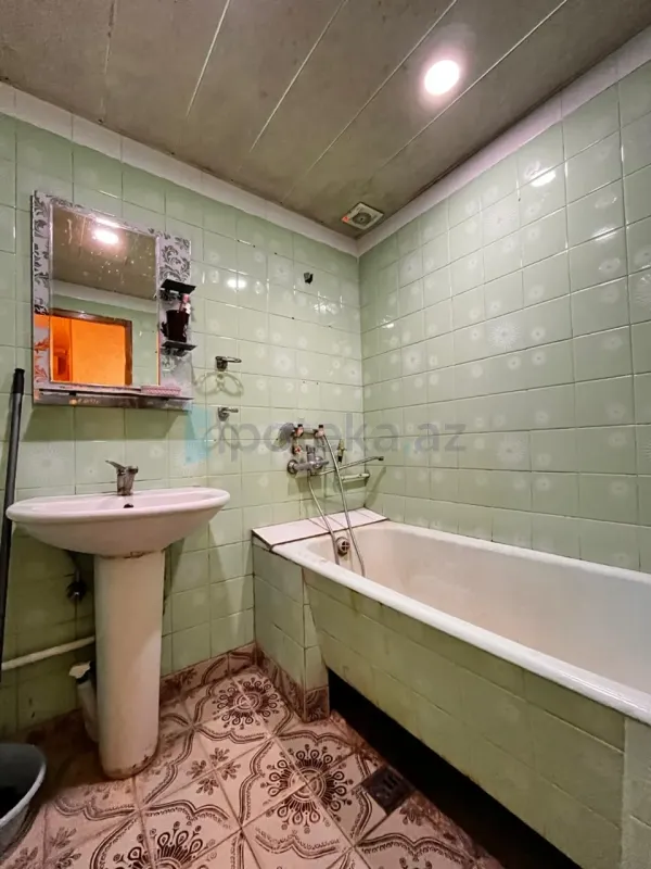 Satılır 2 otaqlı köhnə tikili 62 m²