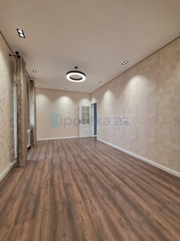 Satılır 2 otaqlı köhnə tikili 45 m²
