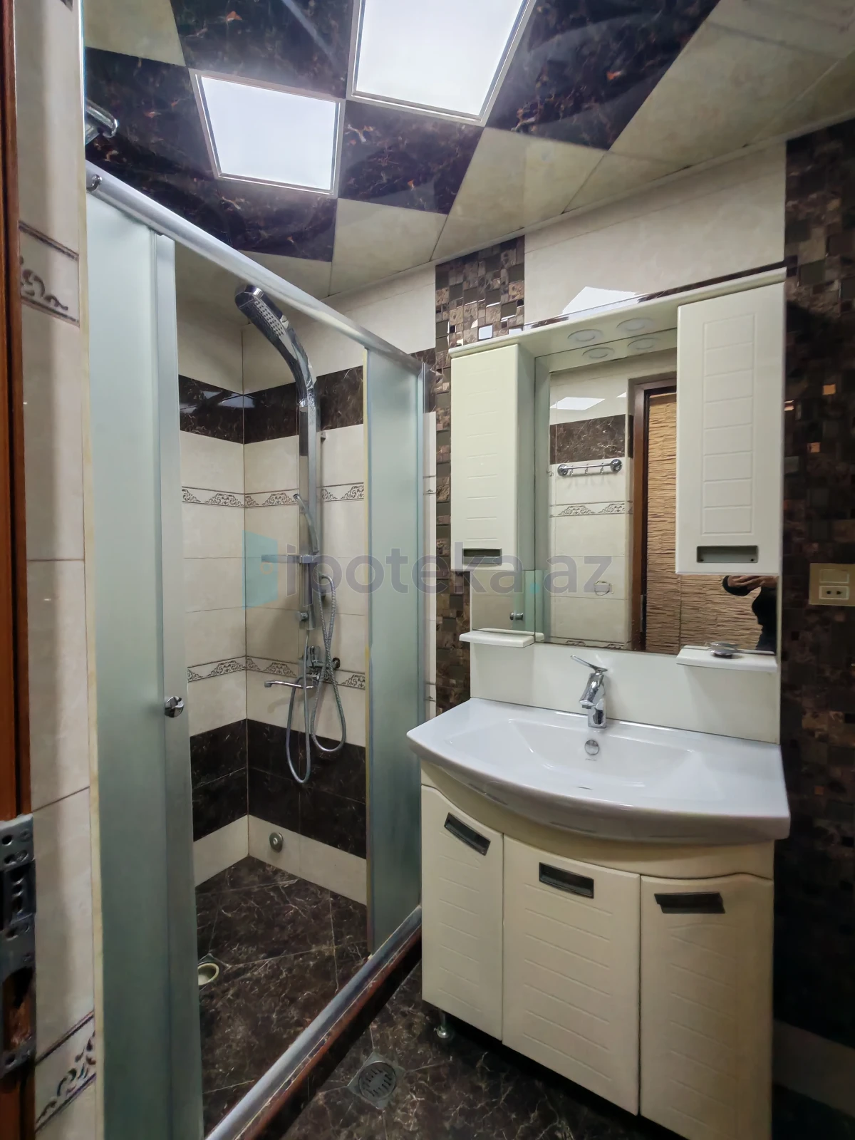 Satılır 3 otaqlı yeni tikili 107 m²