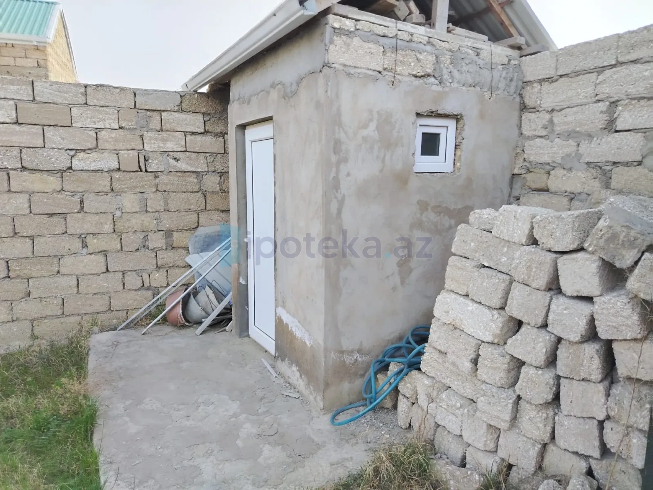Satılır 2 otaqlı həyət evi 90 m²
