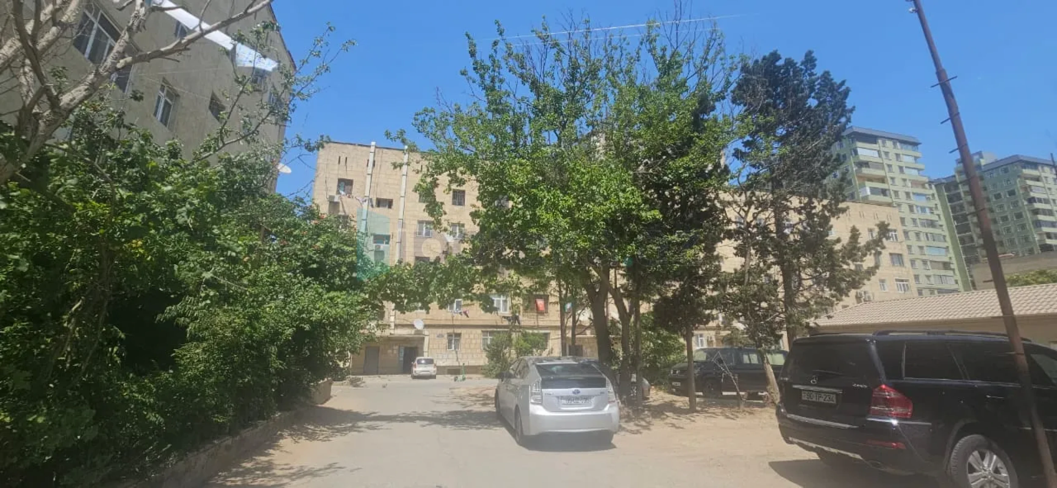 Satılır 5 otaqlı köhnə tikili 110 m²