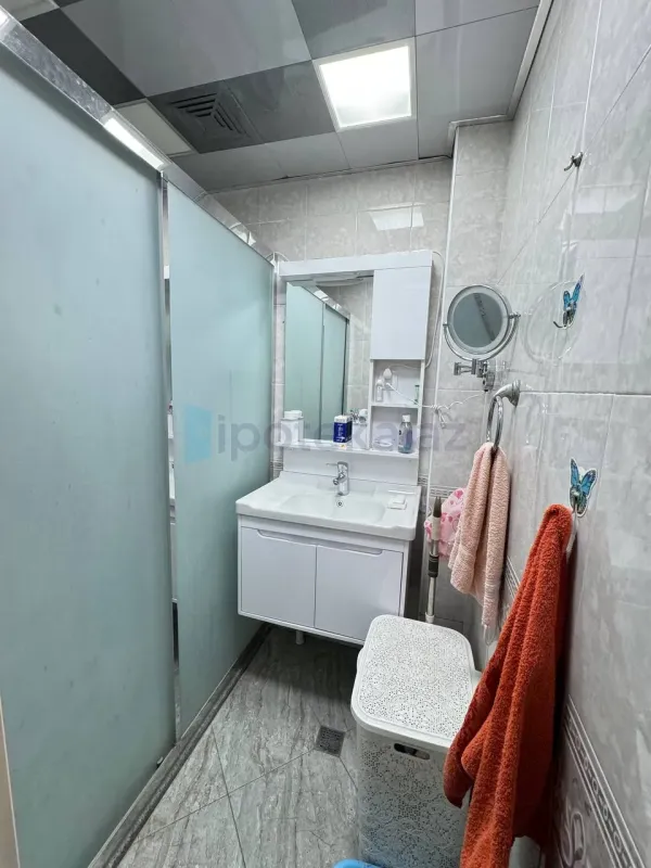 Satılır 5 otaqlı köhnə tikili 110 m²