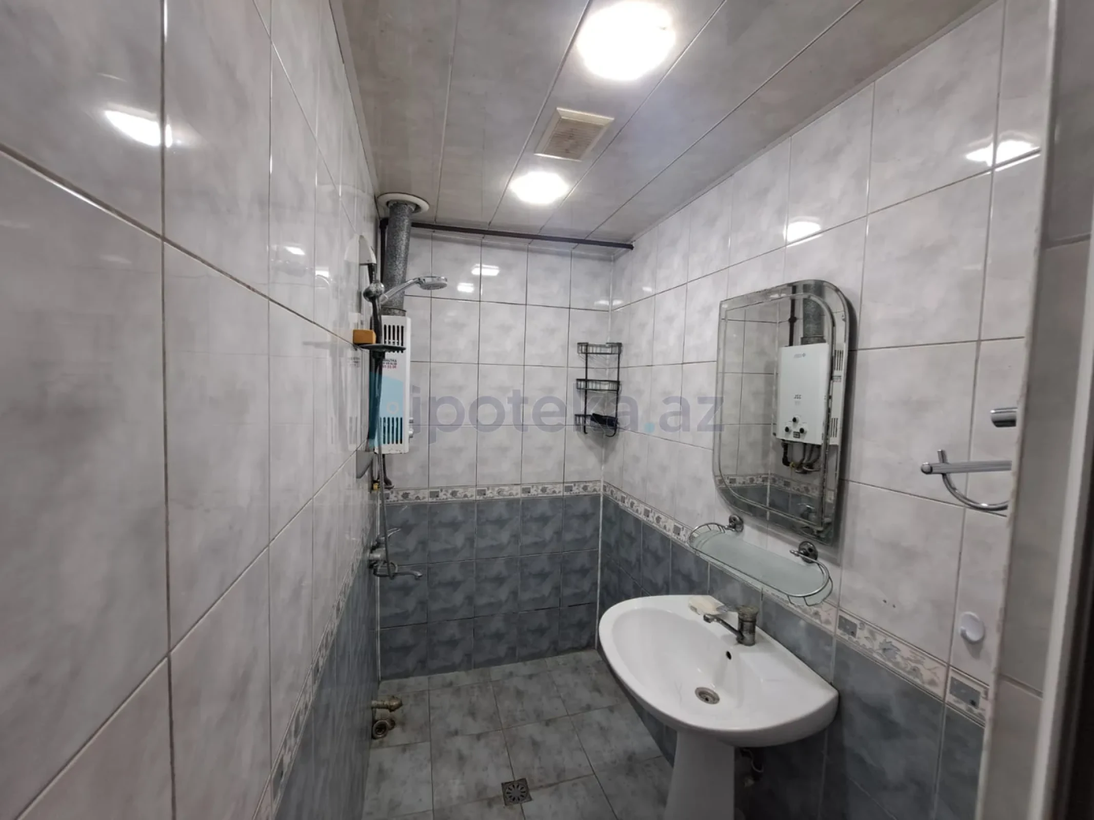 Satılır 2 otaqlı köhnə tikili 55 m²