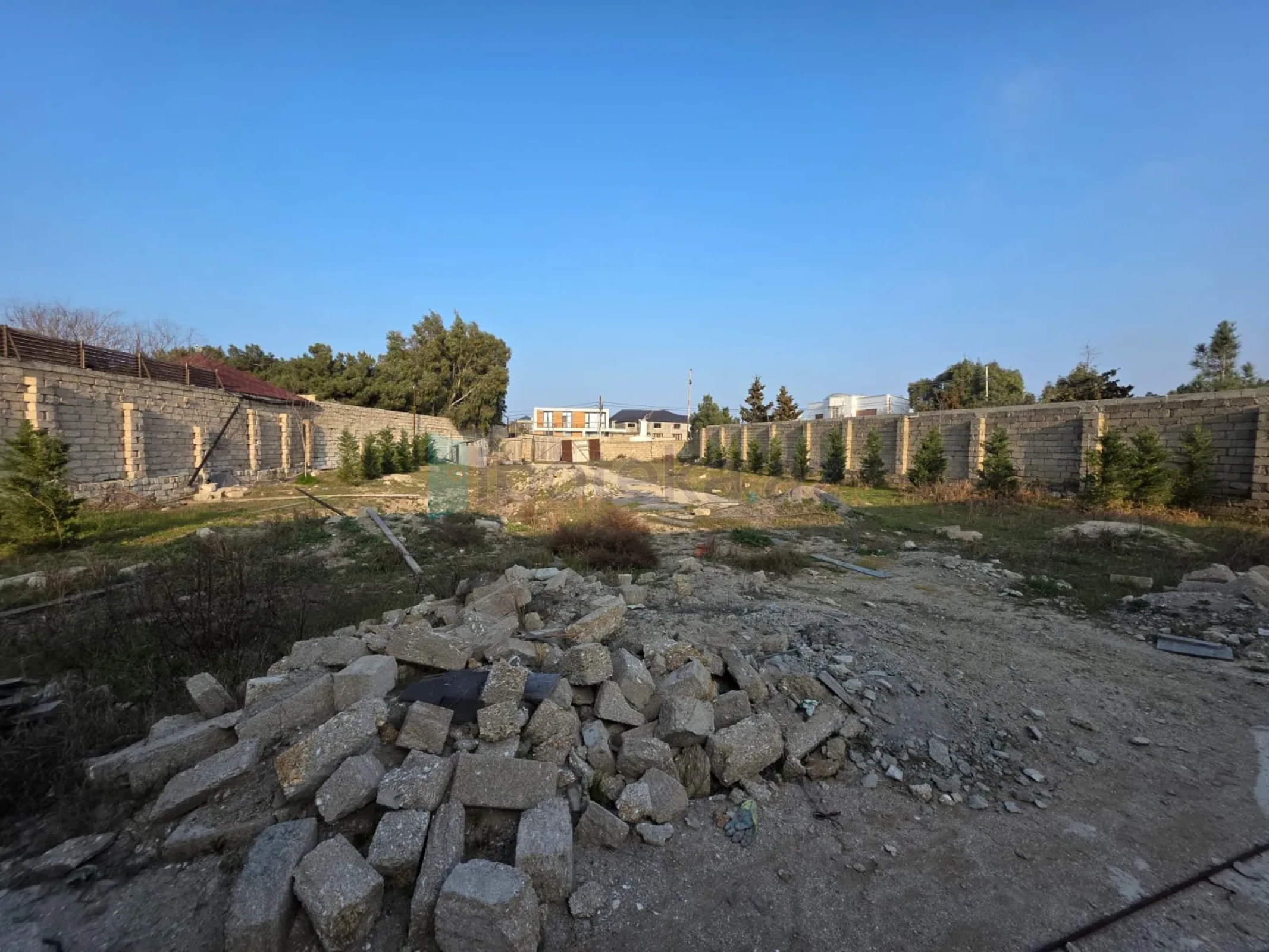 Satılır 6 otaqlı mənzil 320 m²