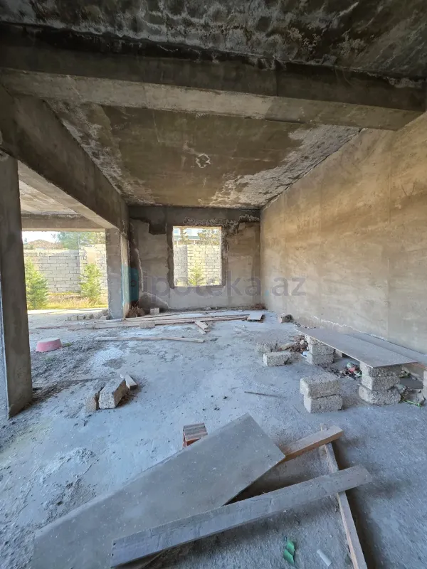 Satılır 6 otaqlı mənzil 320 m²