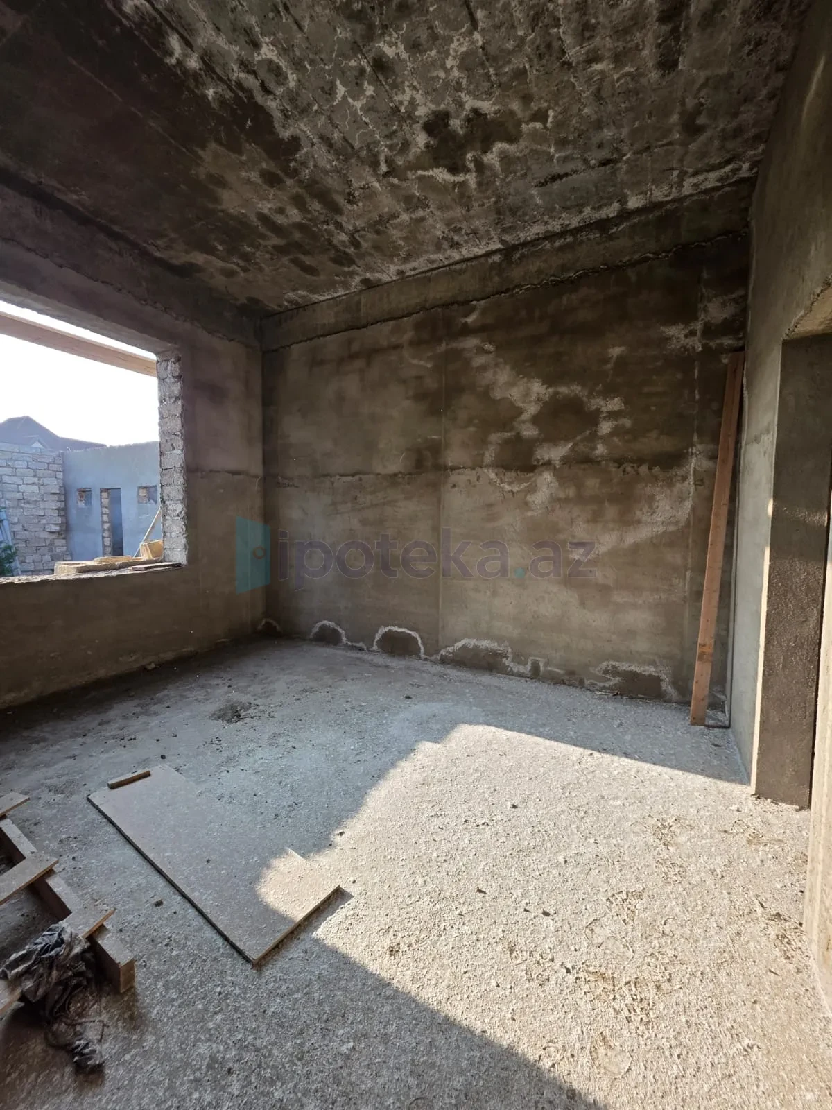 Satılır 6 otaqlı mənzil 320 m²