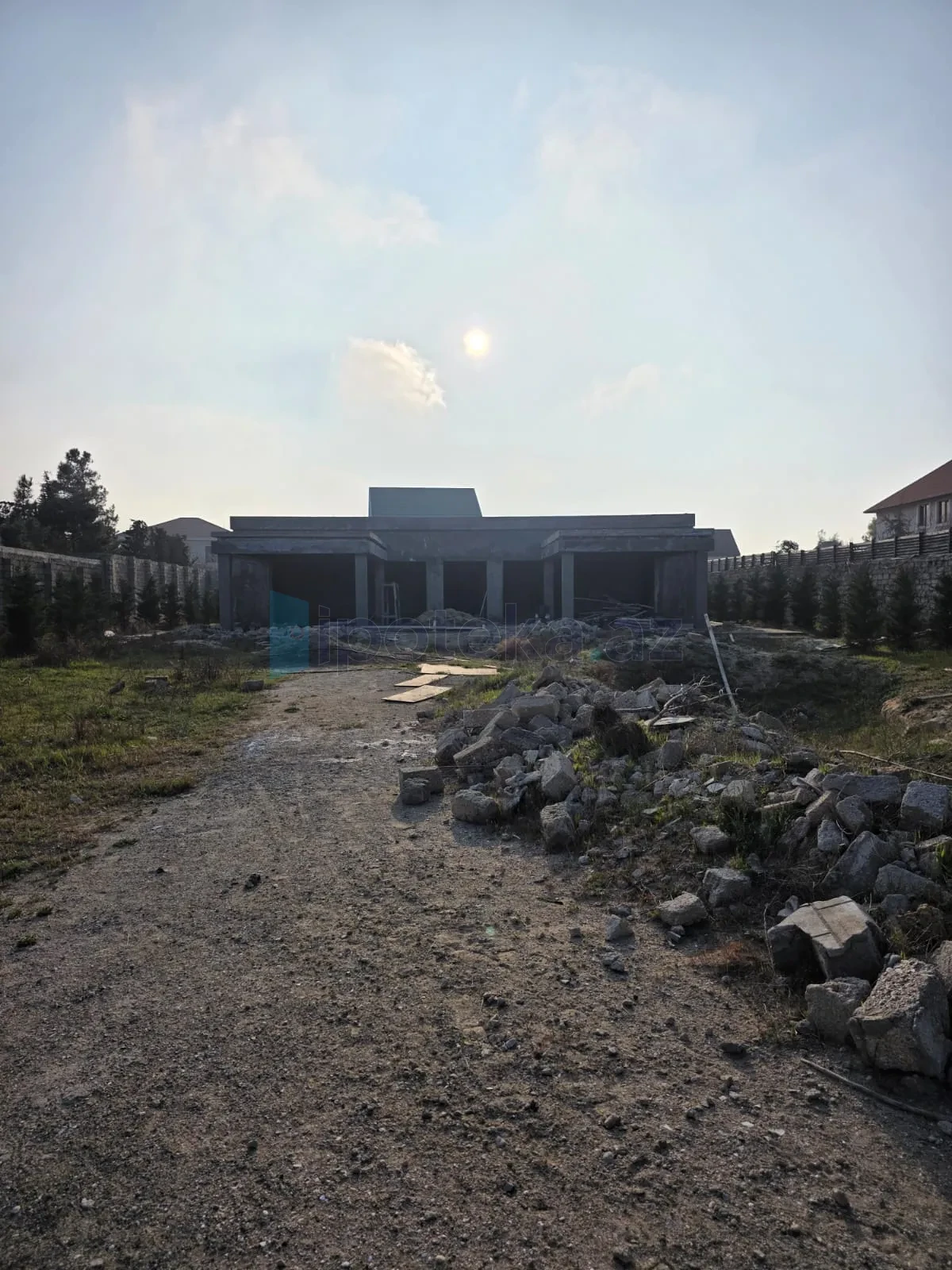 Satılır 6 otaqlı mənzil 320 m²