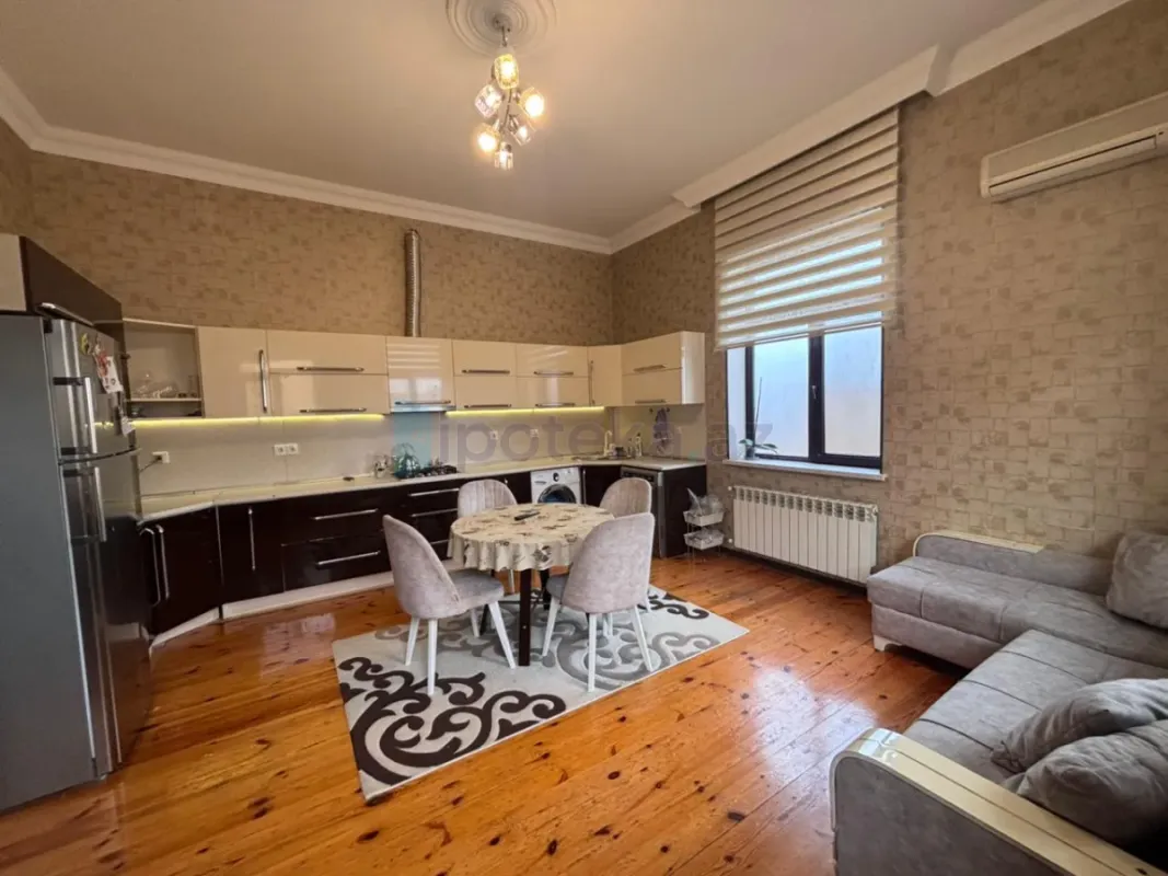 Satılır 7 otaqlı mənzil 260 m²