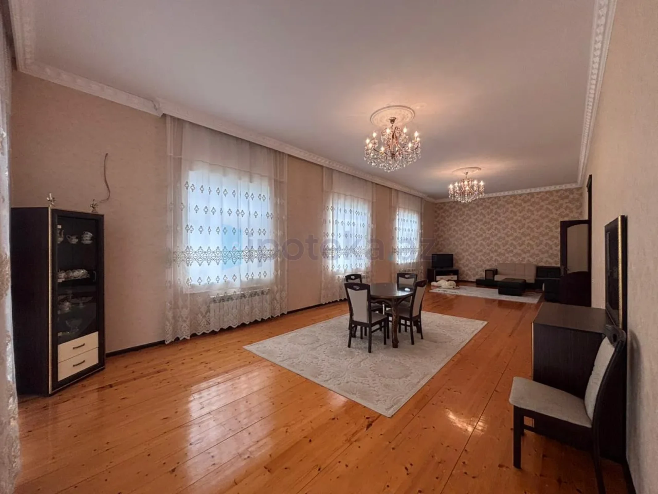 Satılır 7 otaqlı mənzil 260 m²