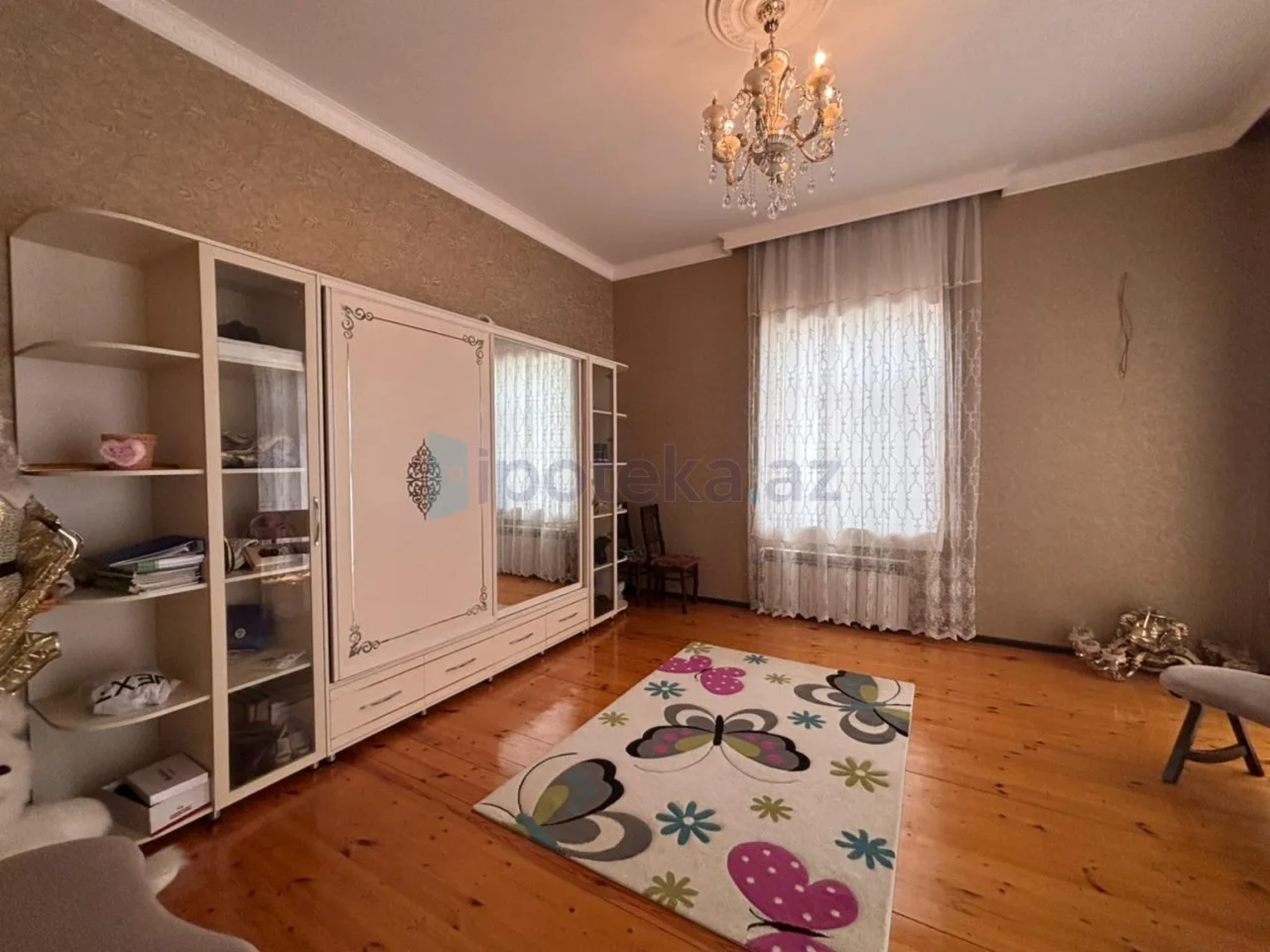 Satılır 7 otaqlı mənzil 260 m²