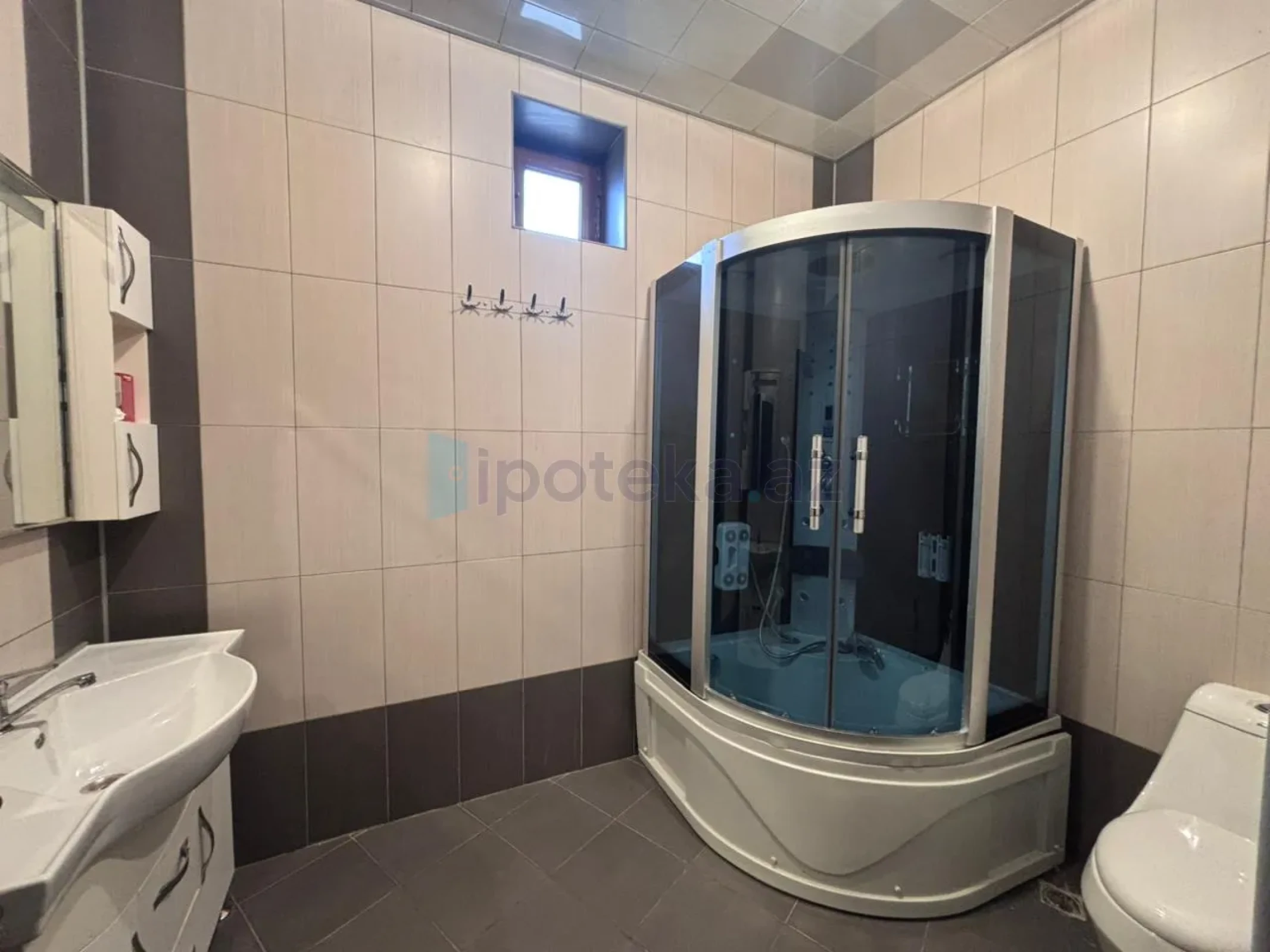 Satılır 7 otaqlı mənzil 260 m²