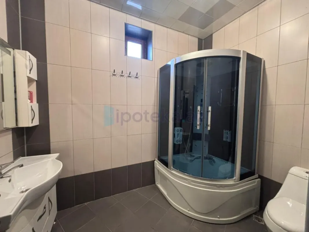 Satılır 7 otaqlı mənzil 260 m²