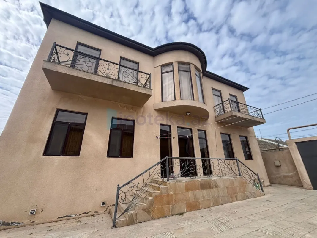 Satılır 7 otaqlı mənzil 260 m²