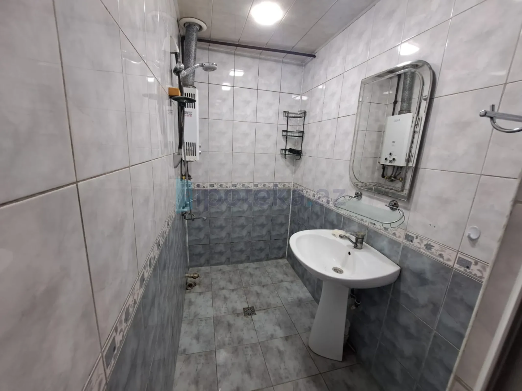 Satılır 2 otaqlı köhnə tikili 55 m²