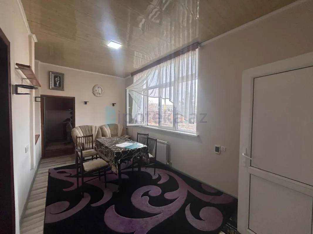 Satılır 9 otaqlı mənzil 200 m²