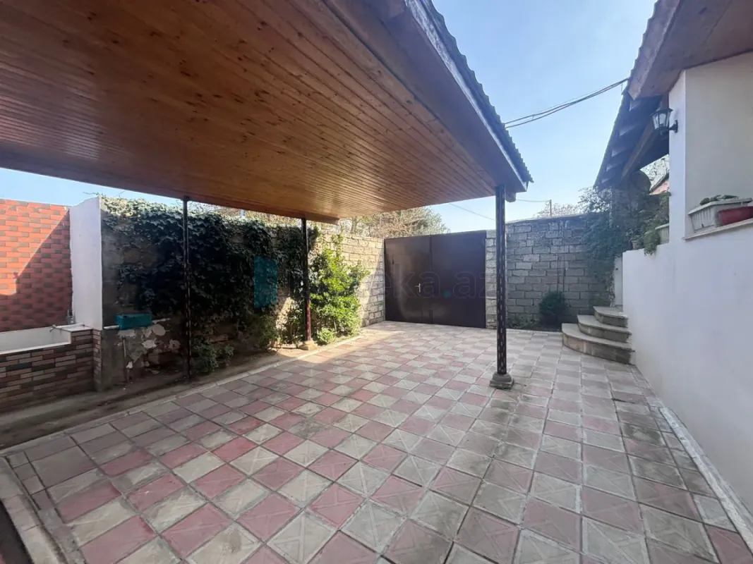 Satılır 9 otaqlı mənzil 200 m²