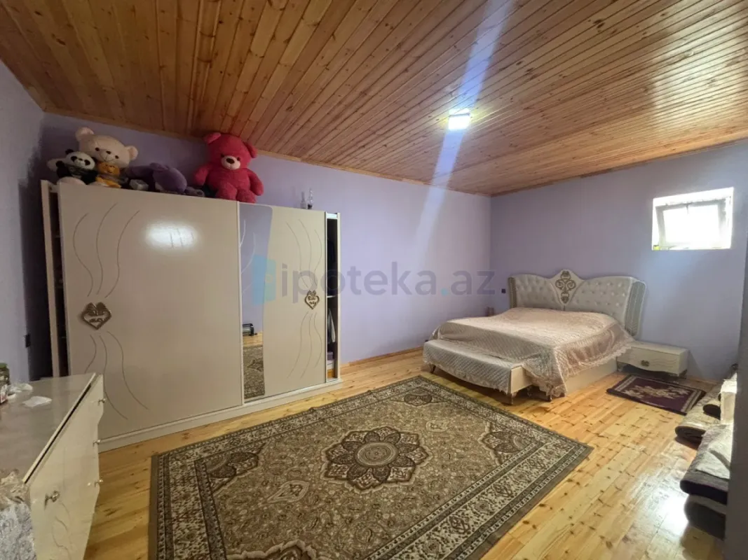 Satılır 9 otaqlı mənzil 200 m²